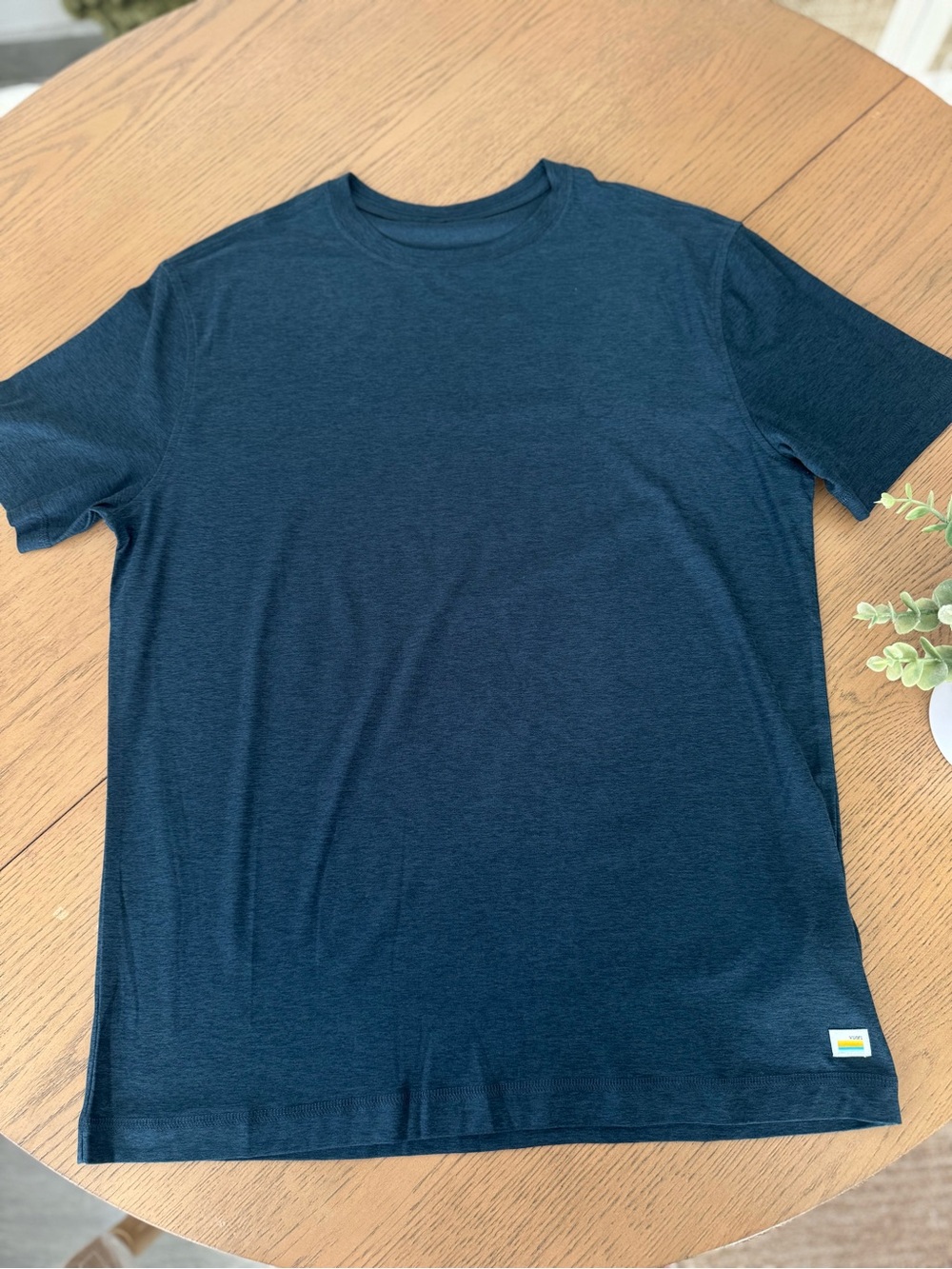 VUORI Strato Tech Tee Navy Heather Performance T Shirt Mens - Picture 2 of 4